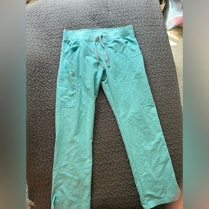 FIGS-Kade cargo sea foam green color- size L